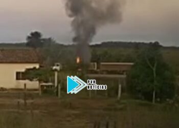 ATUALIZADA: Caminhão boiadeiro carregado pega fogo na BR-319 em Porto Velho – Veja Vídeo