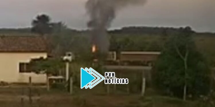 ATUALIZADA: Caminhão boiadeiro carregado pega fogo na BR-319 em Porto Velho – Veja Vídeo