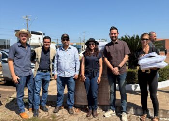 Deputado Cássio Gois entrega mais de 50 kits apícolas para produtores de Rolim de Moura no Dia do Agricultor