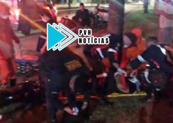 Motociclista passa direto em curva e sofre grave acidente na Rio Madeira