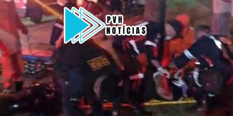 Motociclista passa direto em curva e sofre grave acidente na Rio Madeira