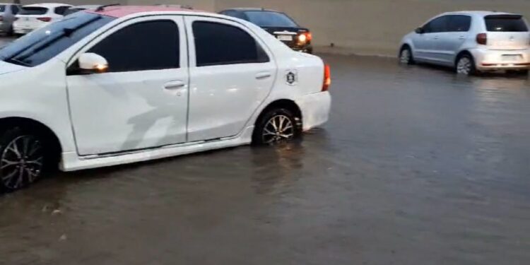 Vereador Pedro Geovar garante manutenção de bueiros no bairro Embratel após pedido à SEMUSB