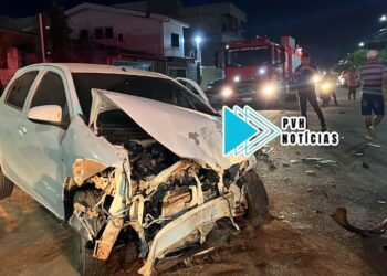 URGENTE: Caminhonete invade cruzamento e causa grave acidente na Pinheiro Machado