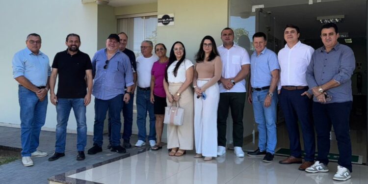 Laerte Gomes debate demandas com diretoria da ACIOP/CDL e empresários de Ouro Preto do Oeste