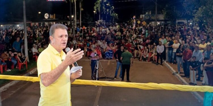 Deputado Luizinho Goebel presente na festa de 37 anos de Cabixi