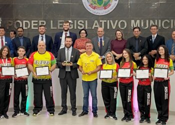 Equipe campeã de robótica do Sesi Vilhena é homenageada com presença do deputado Luizinho Goebel