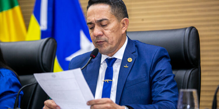 Eyder Brasil apresenta projeto de lei para instalar câmeras em salas de aula da rede estadual