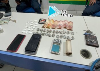 TRÁFICO: Dupla é flagrada com drogas em quadra no Orgulho do Madeira