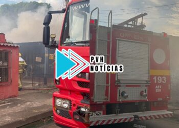 URGENTE: Vila de apartamentos é atingida por incêndio na zona sul