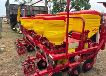 Com investimentos agrícolas, deputado Alan Queiroz fortalece associação no município de Jaru