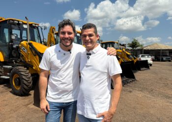 Adalto de Bandeirantes participa da entrega de retroescavadeiras para distritos de Porto Velho