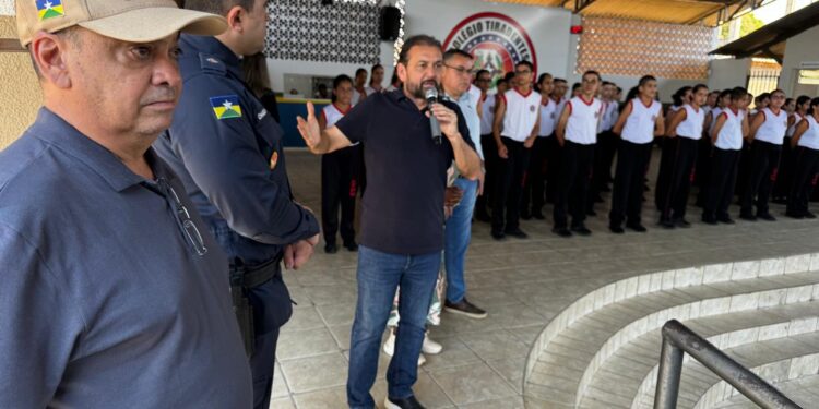 Laerte Gomes confirma reforma da quadra poliesportiva do Colégio Tiradentes da Polícia Militar XII, em Ouro Preto do Oeste