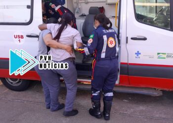 URGENTE: Motorista da ré em carro e atropela frentista em posto na Jorge Teixeira