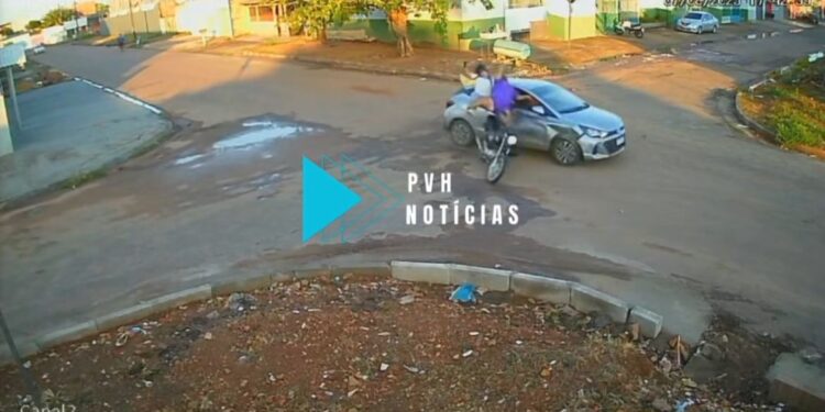 VÍDEO: Casal em moto fica ferido após colisão com HB20 na Jaci-Paraná