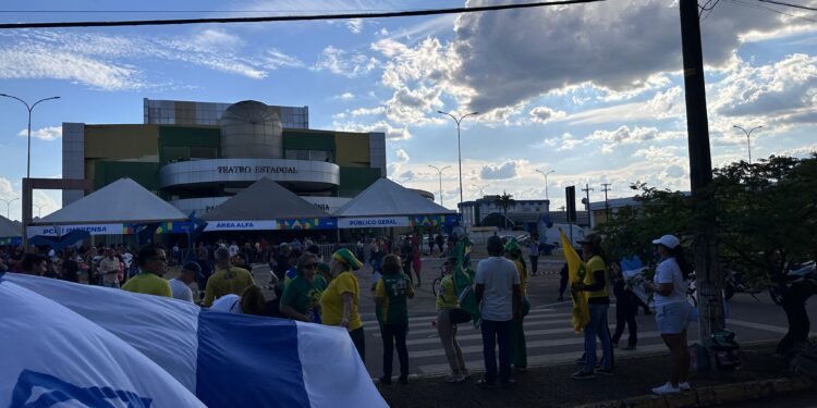 Única política de direita a se manifestar, vereadora Sofia Andrade protesta contra visita de Lula a Rondônia