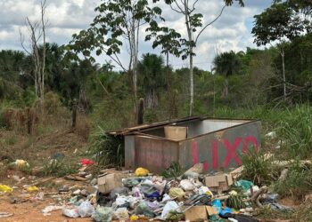 Sofia Andrade fiscaliza acúmulo de lixo na Av. Chiquilito Erse e cobra providências da Prefeitura