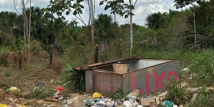 Sofia Andrade fiscaliza acúmulo de lixo na Av. Chiquilito Erse e cobra providências da Prefeitura