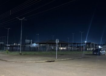 Praça das Camélias recebe revitalização na iluminação pública após pedido do vereador Edimilson Dourado