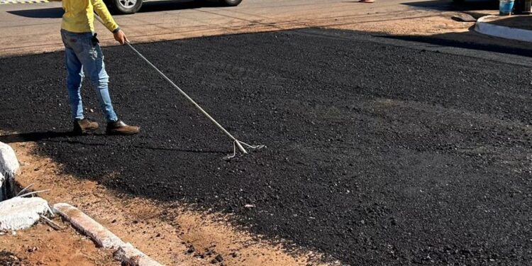 Vereador Pedro Geovar garante recapeamento e tapa-buracos na Rua Peroba