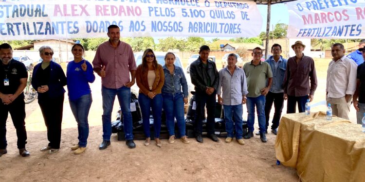 Emenda do deputado Alex Redano garante entrega de 5 toneladas de fertilizantes em Costa Marques
