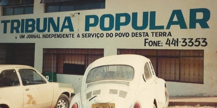 Cássio Gois homenageia Jornal Tribuna Popular com medalha de mérito legislativo e voto de louvor