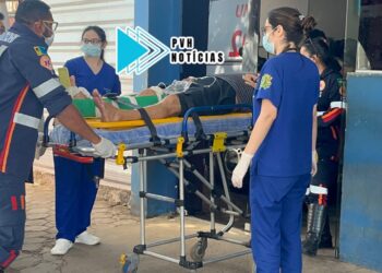 URGENTE: Pedestre é atingido por peça de veículos durante acidente e sofre fratura