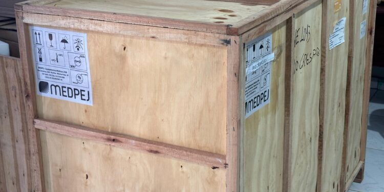 Deputado Alan Queiroz entrega equipamentos para nova sala de parto no município de Rio Crespo