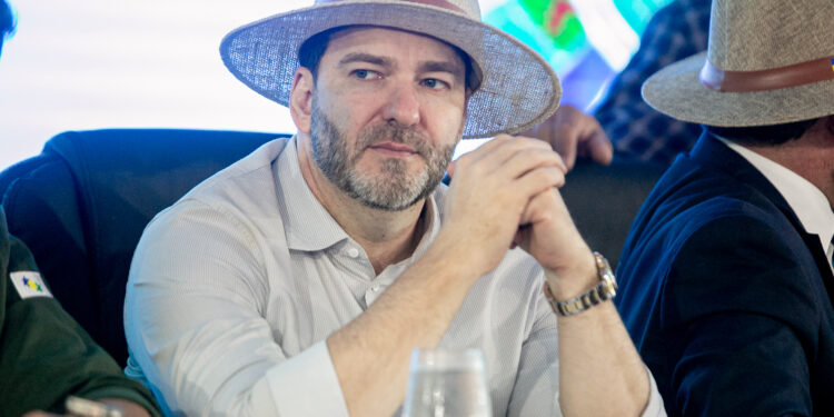 Deputado Alex Redano solicita limpeza marginal na RO-140 para garantir segurança no tráfego