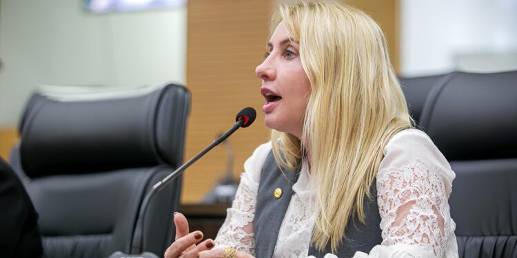 Ieda Chaves apresenta proposta para ampliar divulgação do Alerta Amber em Rondônia