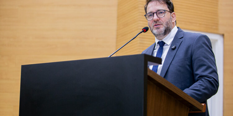 Deputado Alex Redano indica instalação urgente de placas e sinalização horizontal na RO-459