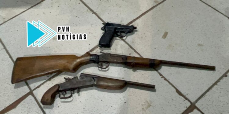 FLAGRANTE: Mulher é presa com três armas antes de vender pistola na zona sul