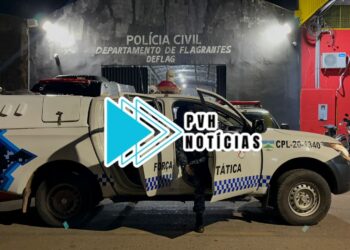 SOSSEGADO: Casal é preso após deixar filha de 3 anos sozinha em casa para beber