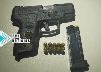 DEU MANCADA: Jovem deixa arma escorregar pelo short e acaba preso em balneário na zona norte