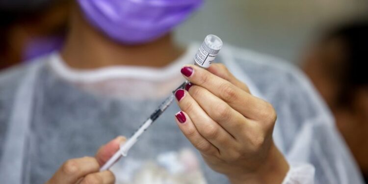 Deputado Alan Queiroz solicita inclusão da vacina contra Herpes Zoster para idosos no calendário estadual