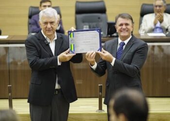 Deputado Luizinho Goebel homenageia Grupo Rovema pelos 40 anos em Rondônia e entrega Título de Cidadão Honorário a Adélio Barofaldi