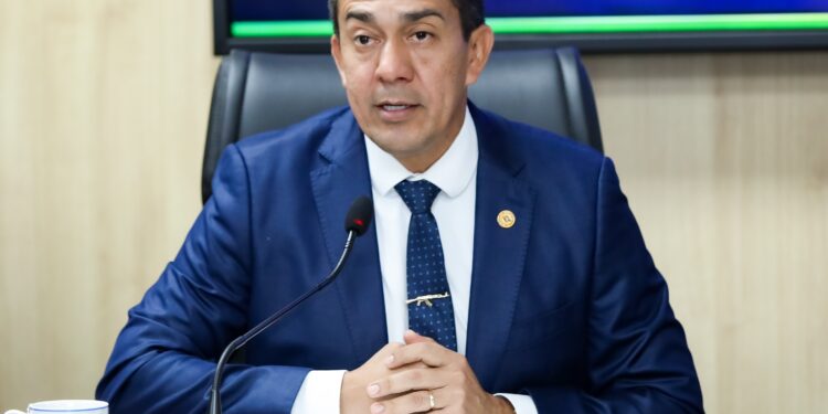 Eyder Brasil libera quase R$ 1 milhão para escolas públicas de Porto Velho