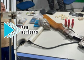 ELE FEZ DE NOVO: Homem é preso com espingarda e drogas escondida em freezer na zona sul