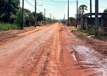 Alex Redano solicita caçambas de rejeito de asfalto para recuperação da avenida Jorge Teixeira em Alto Paraíso