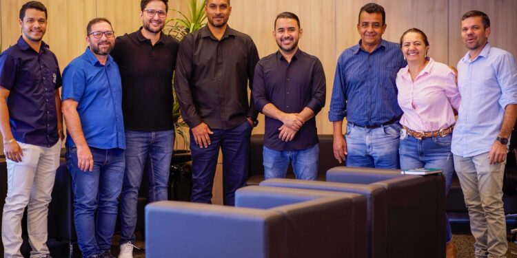 Encontro entre chefe de Gabinete da Alero e vereadores de São Miguel do Guaporé reforça apoio do deputado Alex Redano