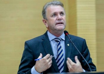 Deputado Luizinho Goebel solicita melhorias na pista do aeroporto de Colorado do Oeste