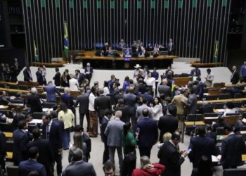 Câmara aprova em 1º turno PEC que dificulta ações contra parlamentares