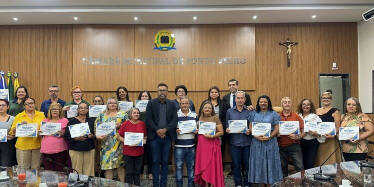 Vereador Dr. Santana homenageia Escola Santa Marcelina com Moção de Aplausos na Câmara Municipal