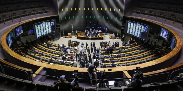 Delegados da PF alertam sobre riscos da PEC da Blindagem