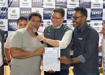 Vereador Dr. Santana participa de solenidade histórica de entrega de títulos de propriedade e reforça compromisso com a regularização fundiária e habitação social