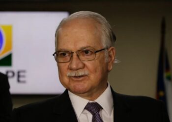 Fachin assume STF e diz que judiciário submisso perde credibilidade