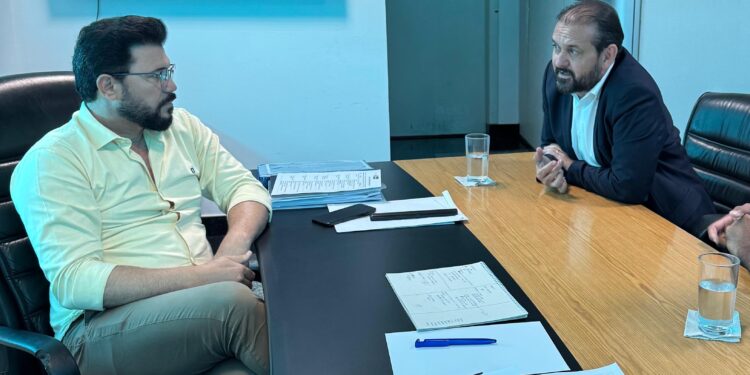 Laerte Gomes cobra agilidade em convênio para recuperação de asfalto em Ji-Paraná