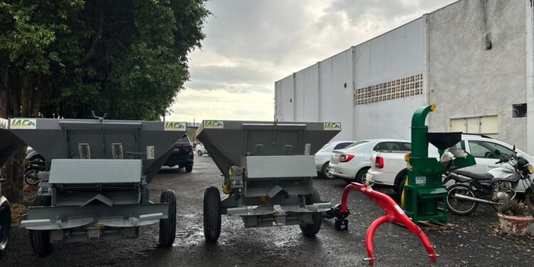 Alan Queiroz entrega R$ 100 mil em implementos agrícolas para o município de Vilhena