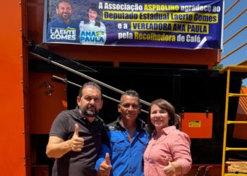 Laerte Gomes entrega máquinas recolhedoras de café para associações de Nova Brasilândia D’Oeste