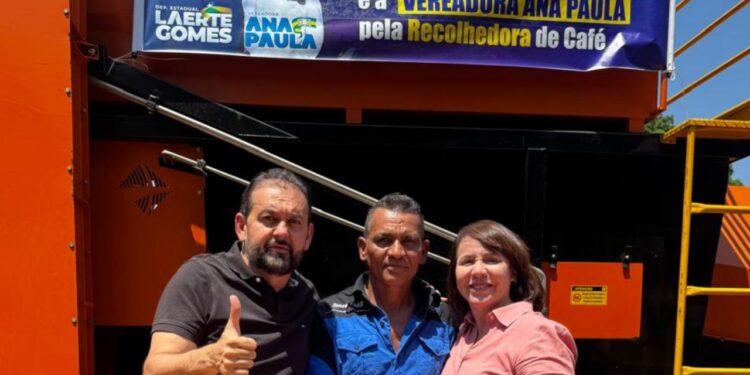 Laerte Gomes entrega máquinas recolhedoras de café para associações de Nova Brasilândia D’Oeste