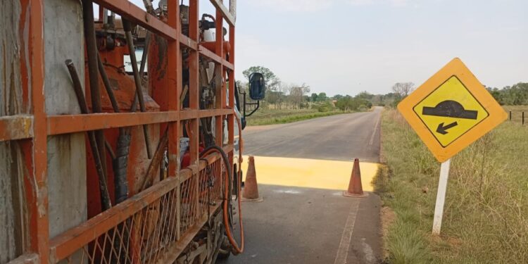 Deputado Alan Queiroz atende pedido da comunidade e garante instalação de quebra-mola na Linha C-3, em Urupá